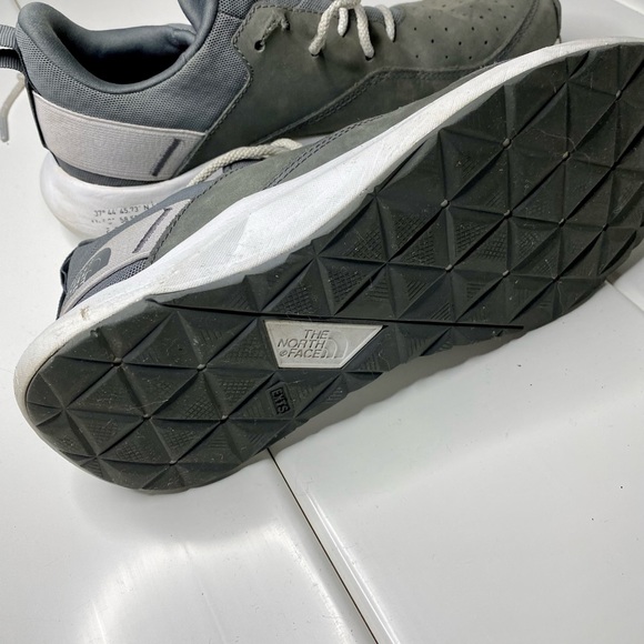 North Face Sneakers - Women’s 7.5 - Damage - Picture 6 of 12